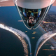 Imagen para el artículo titulado Esto es lo que pasa si juntas acrobacias aéreas y fuegos artificiales